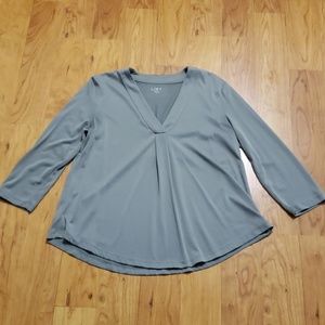 Loft v neck top 3/4 sleeves